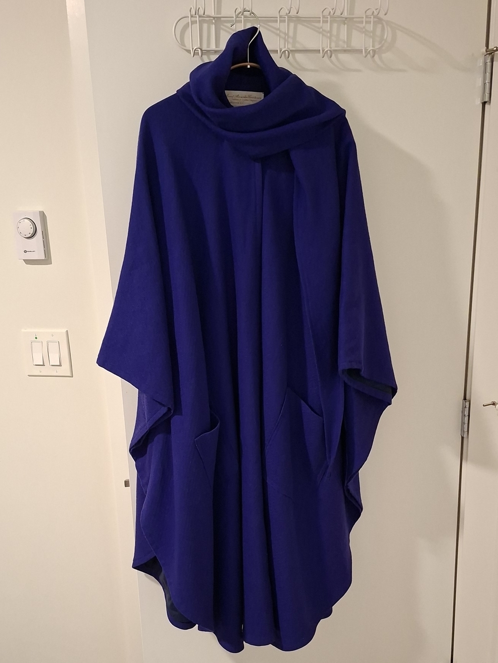 Vintage Bespoke Elegant 100% Wool Deep Purple Hooded Cape "Scoat"/Coat (Size S)